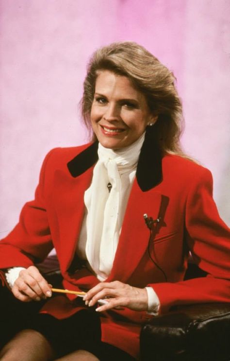 Murphy Brown (Candice Bergen) Extraverted Thinking, Candace Bergen, Geek Chic Outfits, 1980s Tv, 1980s Fashion Trends, Candice Bergen, Murphy Brown, Retro Fashion Outfits, Women Wearing Ties