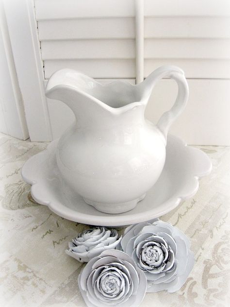 Wash Basin And Pitcher, White Pitchers, Antique Bowl, Pitcher Decor, Antique Pitcher, Bowl Sets, Porcelain Pitcher, White Pitcher, Antique Dishes