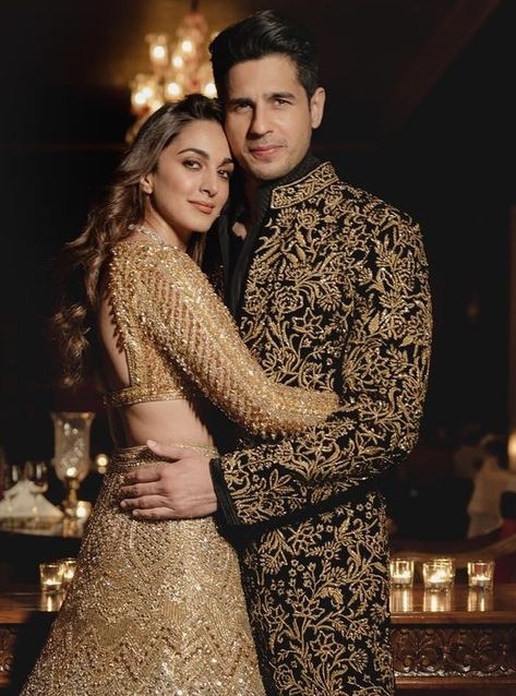 Romantic Wavy Hair, Manish Malhotra Lehenga, शादी की तस्वीरें, Golden Lehenga, Siddharth Malhotra, Sangeet Ceremony, 7 February, Dreamy Photos, Koffee With Karan