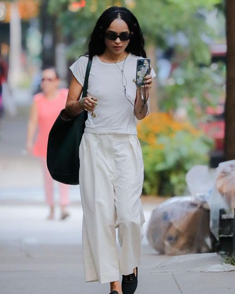 Zoë Isabella Kravitz source. (@zoekravitzsource) • Instagram photos and videos Zoe Kravitz Street Style, Trendy Outfit Ideas Summer, Zoey Kravitz, Zoe Kravitz Style, Zoe Isabella Kravitz, Outfit Ideas Summer, Trendy Outfit Ideas, Zoe Kravitz, Trendy Outfit