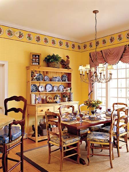 wallpapered dining room French Country Dining Room Table, Dining Room Table Decor Ideas, Country Dining Room, French Country Rug, Shabby Chic Dining Room, French Country Decorating Kitchen, French Country Dining Room, Country Dining Rooms, French Country Dining