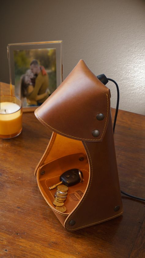 Leather Products Ideas, Leather Projects Ideas, Small Leather Projects, Leather Gift Ideas, Leather Home Decor, Lamps Minimalist, Leather Lamp, Leather Bedside Table, Leather Table