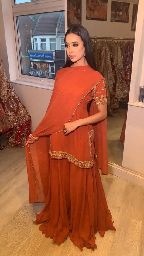 Orange Indian Dress, Sharara Designs Simple, Traditional Dresses Indian, Gharara Designs, Sharara Designs, Combination Dresses, Wedding Outfits For Women, Trendy Outfits Indian, Indian Outfits Lehenga