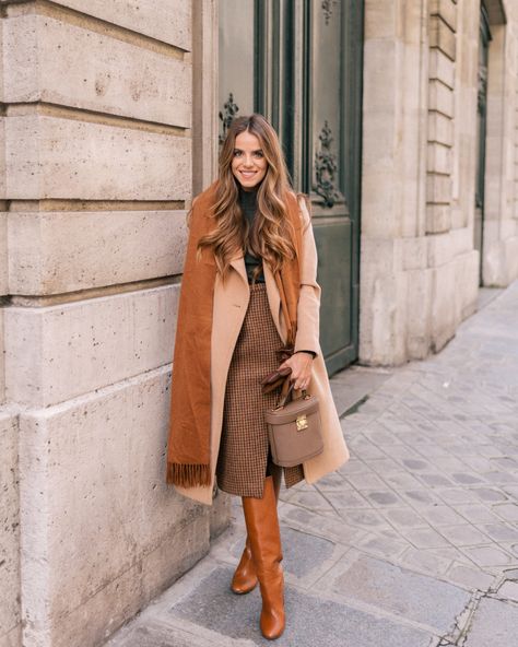 GMG Now Daily Look 11-5-17 http://now.galmeetsglam.com/2017/11/daily-look/757979/ Winter Mode Outfits, Chic Winter Outfits, Gal Meets Glam, Mode Inspo, 가을 패션, Inspiration Mode, Mode Vintage, Mode Inspiration, Daily Look