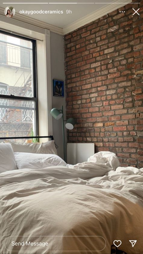 Exposed Brick Nyc Apartment, Brick Bedroom Aesthetic, Nyc Room Aesthetic, Apartamento New York, Brick Bedroom, New York Bedroom, Nyc Rooms, Flat Decor, Dream Apartment Decor