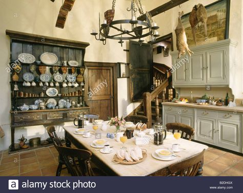 Table set for breakfast in large old fashioned kitchen Stock Photo, Royalty Free Image: 18738858 - Alamy English Dining Room, Victorian Kitchens, Cottage English, Unfitted Kitchen, Antique Dining Room, Kitchen Cottage, Organize Kitchen, Old Fashioned Kitchen, Kitchens Ideas