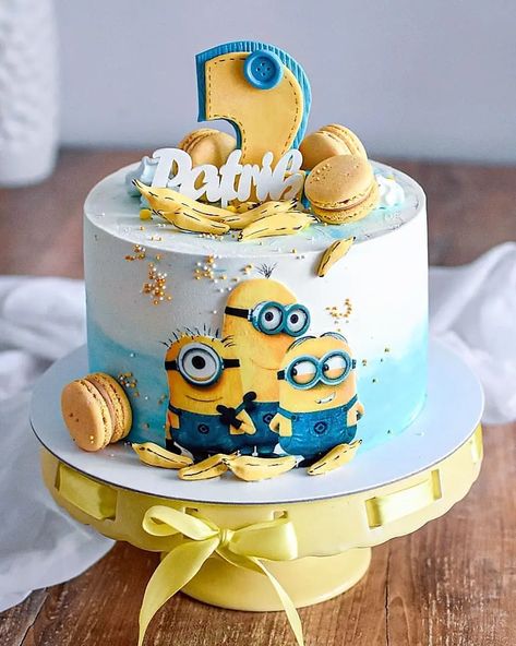 15 Super-Cool Minion Cake Ideas | The Bestest Ever! Minion Cake Ideas, Minion Cake Design, Birthday Cake Designs, Minion Birthday Cake, Minions Birthday, Birthday Cake Decorating Ideas, Minion Birthday Party, 3rd Birthday Cakes, 2 Birthday Cake