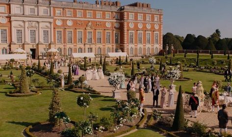 Bridgerton Background, Bridgeton Aesthetic, Queen Charlotte And King George, Bridgerton House, Period Drama Aesthetic, Queen Charlotte Bridgerton, Bridgerton Season 2, Queen Charlotte A Bridgerton Story, Royal Garden Party