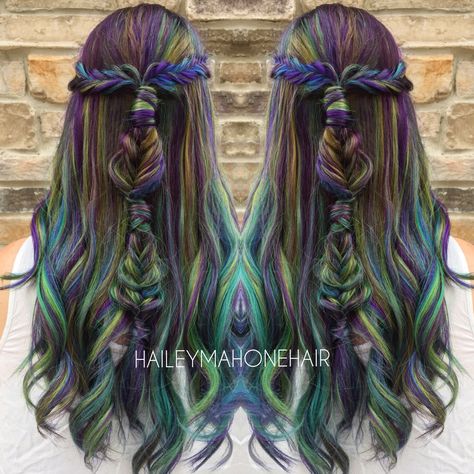 Peacock mermaid hair! Peacock Mermaid, Oil Slick Hair Color, Oil Slick Hair, Galaxy Hair, Bright Hair, Amazing Artwork, Color Your Hair, Oil Slick, Colorful Hair