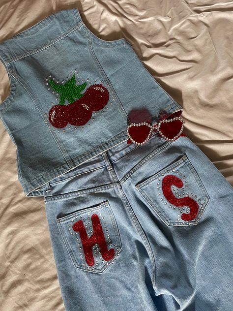 Double Denim Concert Outfit, Hs Jeans, Harry Styles Denim, Harry Styles Jeans Outfit, Love On Tour Outfits Harry Styles, Harry Styles Pants Diy, Bedazzled Jeans Outfits, Harry Styles Jeans Diy, Harry Styles Trousers