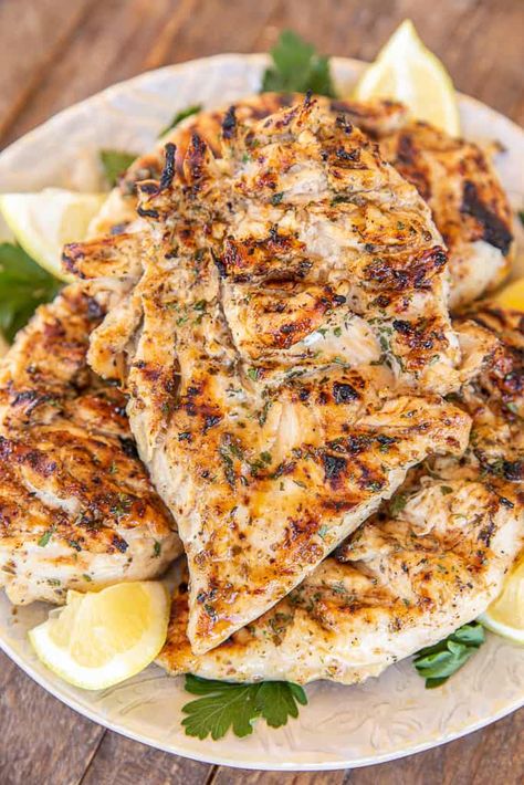 Grilled Greek Chicken - only 3 ingredients in the marinade! Greek dressing, honey, and lemon juice. SO simple and SOOO delicious! We always double the recipe so we can eat leftovers during the week. The chicken is great on top of a salad, in a wrap, or slathered with tzatziki sauce in a pita. YUM! #grilled #chicken #greek #tzatziki Greek Tzatziki Recipe, Marinated Grilled Vegetables, Plain Chicken Recipe, Meat Marinades, Dash Recipes, Chicken Greek, Greek Tzatziki, Grilled Chicken Recipes Easy, Cowboy Casserole