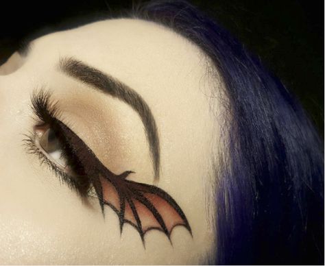 Bat Wing Liner, Bat Makeup, Wing Liner, Winged Eyeliner Makeup, Holloween Makeup, Winged Eyeliner Tutorial, Vampire Makeup, Halloween Eye Makeup, Halloween Makeup Inspiration