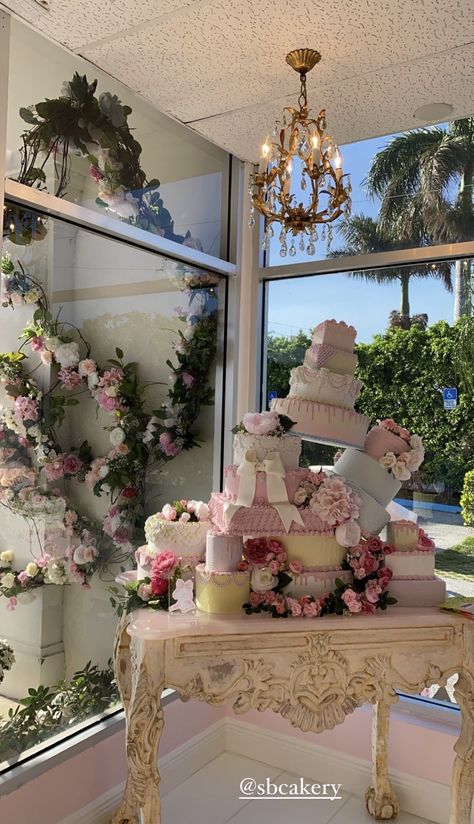 Birthday Dinner Party, Dream Wedding Decorations, Wedding Backdrop Design, Decor On A Budget, Pretty Birthday Cakes, Sweet 16 Parties, Home Decorating Ideas, Birthday Dinners, Dreamy Wedding