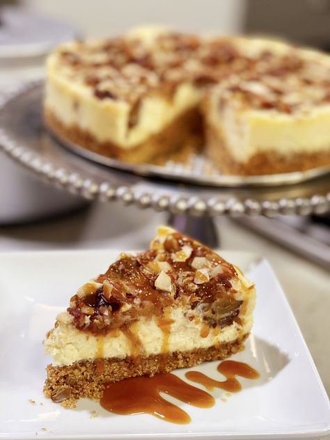 Date Cheesecake, Date Recipes Desserts, Pakistani Desserts, Cheesecake Pie Recipes, Chopped Dates, Pecan Cheesecake, Homemade Cookbook, Date Cake, Date Recipes