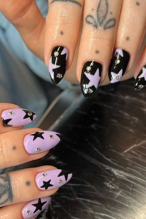 Purple Grunge Nails, Purple Nails With Stars, Purple And Black Nail Ideas, Guts Nails, Purple And Black Nails Designs, Black And Purple Nail Ideas, Purple Goth Nails, Olivia Nails, Trendy Black Nails