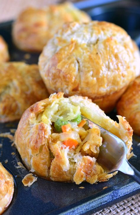 Chicken Pot Pie Pockets. Comforting and filling snack! from willcookforsmiles.com Muffin Tin Chicken Pot Pie, Chicken Pot Pie Pockets, Pot Pie Pockets, Toddler Chicken Recipes, Kid Friendly Chicken Recipes, Amazing Chicken Breast Recipes, Pie Pockets, Puff Pastry Chicken, Chicken Pot Pie Filling