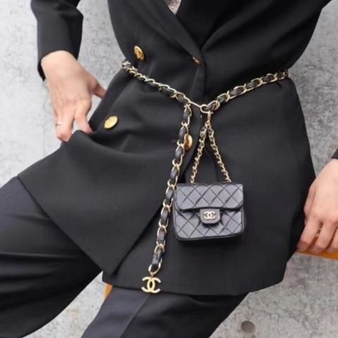 Zapatillas Louis Vuitton, Chanel Chain, Chanel Mini, Belt Pouch, Diaper Bag Backpack, Chanel Belt, Chain Belt, Cute Bags, Lady Dior Bag