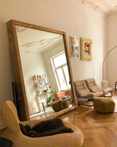 Vinterior on Instagram: “At home with @altbau.zweiundzwanzig 🏡 #vinspiration #sitpics” Loft Interior, Big Mirror, Interiors Magazine, Living Room Mirrors, Whimsical Decor, Loft Apartment, Minimalism Interior, Cozy Living Rooms, Amazing Bathrooms