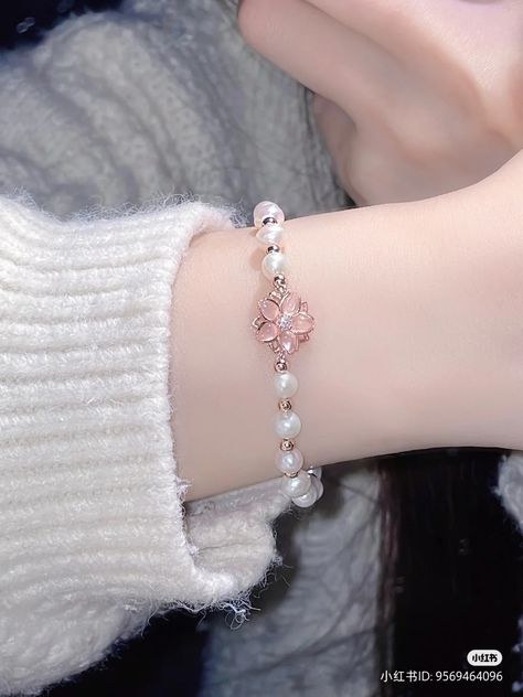 Korean Bracelet, Bridal Necklace Designs, Cute Friendship Bracelets, Hand Accessories, Trendy Fashion Jewelry, Beads Bracelet Design, Jewelry Accessories Ideas, Girl Jewelry, Christian Jewelry