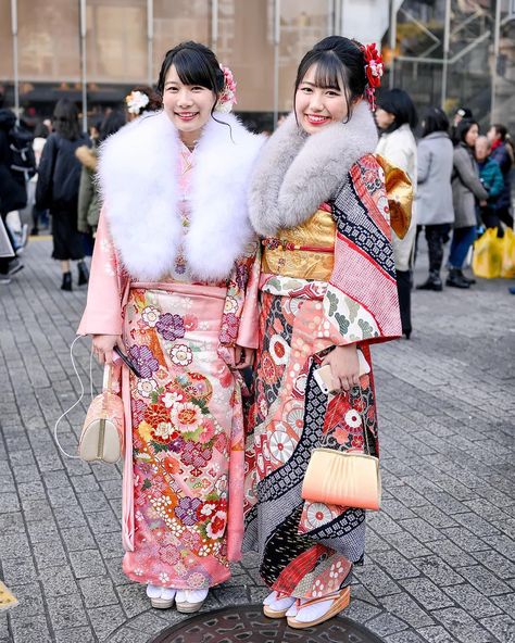 @Tokyo Fashion: Beautiful traditional Japanese furisode kimono on the streets of Shibuya, Tokyo…. Clothes In Japanese, Japanese Fashion Women, Japan Dress, Furisode Kimono, Winter Kimono, Traditional Japanese Clothing, Women Template, Dresses By Style, Mode Kimono