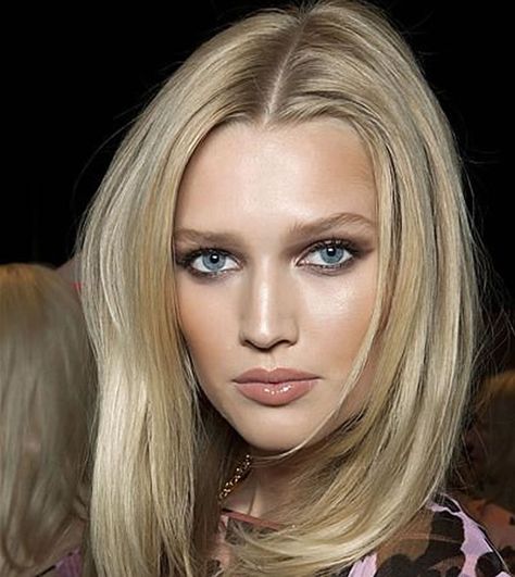 Dark Ash Hair Color, 70s Glam Makeup, Toni Garn, Balayage Straight, Yellow Hair Color, Cool Blonde Hair, Toni Garrn, Ash Blonde Hair, Hair Color For Women