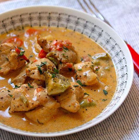 West African chicken and peanut stew: gluten-free, dairy-free, party-easy! Chicken In Peanut Sauce, African Chicken, Peanut Stew, Peanut Sauce Recipe, West African Food, Perfect Pantry, African Cooking, Nigerian Food, Low Sodium Chicken Broth