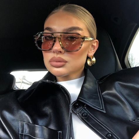 Jess Hunt on Instagram: “Quick car selfie 🖤” Yellow Tinted Sunglasses, Jess Hunt, Black Wayfarer Sunglasses, Car Selfies, Car Selfie, Gucci Eyeglasses, Mum Fashion, Michael Kors Sunglasses, Fendi Sunglasses