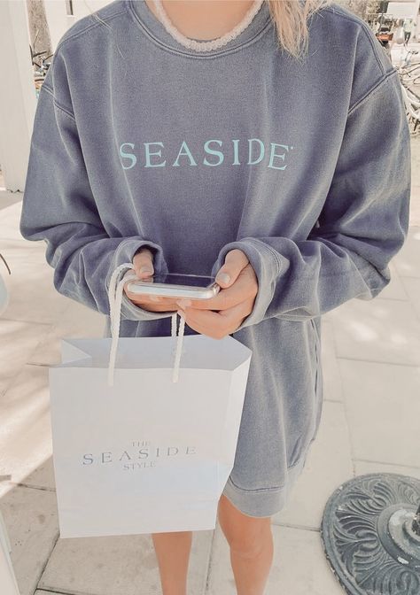 Seaside Sweatshirt, Seaside Style, Teen Magazine, Slogan Tee, Outfit Goals, Cute Casual Outfits, Passion For Fashion, Autumn Winter Fashion, Photography Inspiration