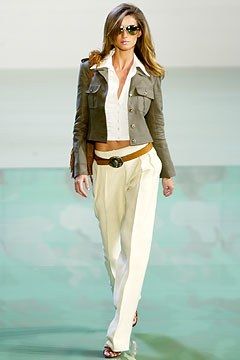 The complete Valentino Spring 2003 Ready-to-Wear fashion show now on Vogue Runway. Linen Runway, Valentino Pants, Catherine Mcneil, Huntington Whiteley, Rosie Huntington Whiteley, Fashion Killa, Fashion Week Spring, Couture Fashion, 90s Fashion