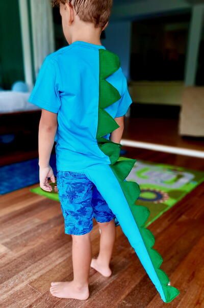 Dino Costume Home Made Dinosaur Costume, No Sew Dinosaur Costume, Dinosaur Dress Up, Diy Dinosaur Shirt, Dinosaur Diy Costume, Dinosaur Costume Pattern, Dinosaur Costume Diy, Dinasour Costume, Dinosaur Costume Kids