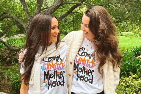 Meghan Markle Child, Matt Cohen, Motherhood Shirts, Prins Harry, Portia De Rossi, Mothers Day Weekend, Principe Harry, Supportive Friends, Jenna Coleman