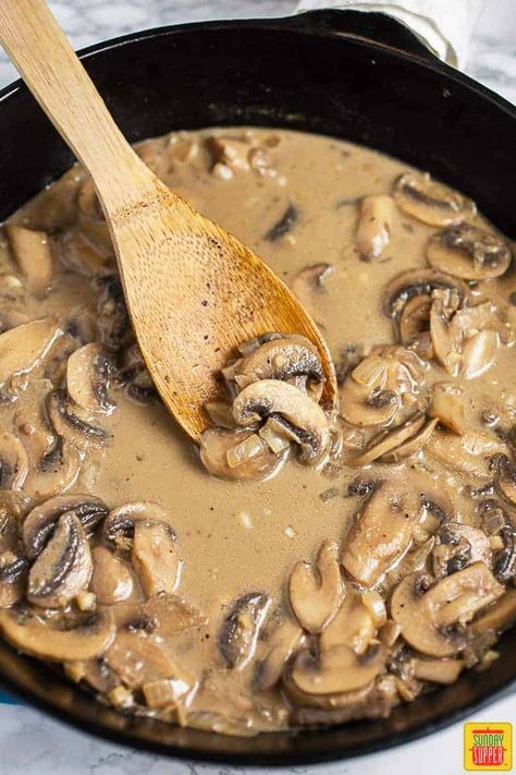 Steak Diane Sauce, Steakhouse Mushrooms, Diane Sauce, Steak Diane Recipe, Easy Steak Dinner, Steakhouse Dinner, Mushroom Sauce Steak, Mushroom Wine Sauce, Cast Iron Steak