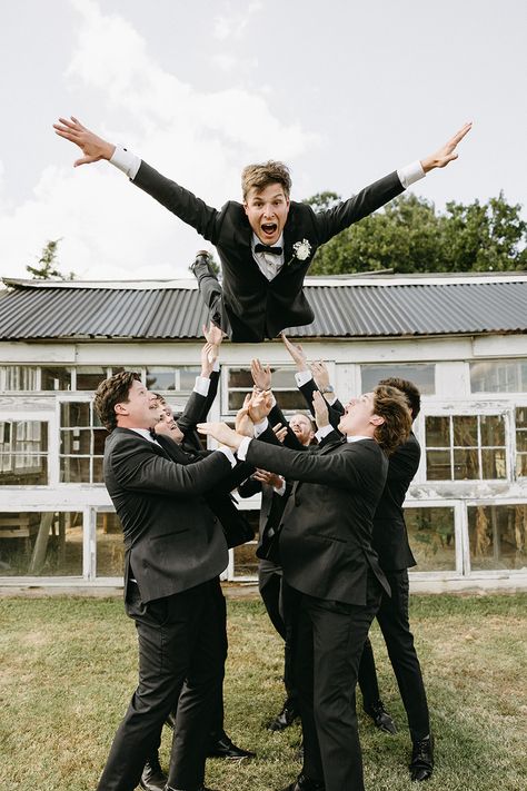 We know posing can be awkward! But it doesn't have to be. Photography by Laura Powers Photo. Realistic Wedding, Groomsmen Photo, Calamigos Ranch Wedding, Glamping Weddings, Grey Suit Wedding, Reference Board, Madison Wedding, Groomsmen Photos, Idaho Wedding