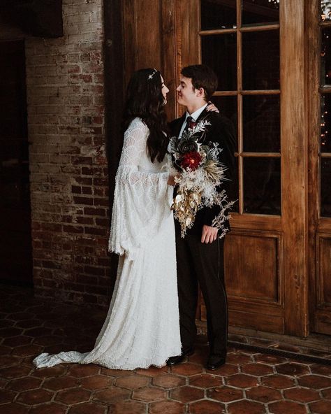 Safiya Nygaard on Instagram: “not all of our wedding photos are *quite* ready yet, but here are a few (don’t you worry, i will be posting WAY more when i get them lol) 🦇…” Safya Nygaard Wedding, Safiya Nygaard Wedding, Safiya Nygaard, Carondelet House, Starry Night Wedding, Weddings By Color, Groom Looks, Boho Chic Wedding, Gothic Wedding