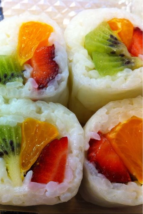 Fruit sushi: sticky rice, fresh fruit - dip in honey yogurt sauce Fruit Sushi, Fruit Recipe, Fruit Fresh, Fresh Fruit Recipes, Honey Yogurt, Sushi Recipes, Yogurt Sauce, Sticky Rice, Health Guide