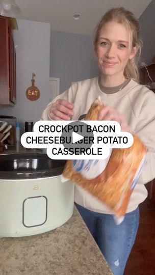 Crockpot Recipes Using Frozen Hashbrowns, Bacon Cheeseburger Potato Casserole, Crockpot Cheeseburger Casserole, Shredded Hashbrown Recipes, Hamburger In Crockpot, Bacon Cheeseburger Casserole, Frozen Hashbrowns, Crock Pot Potatoes, Crockpot Soup