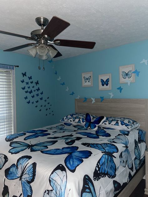 Blue Theme Room Bedrooms, Blue Butterfly Room Ideas, Butterfly Room Decor Ideas, Blue Butterfly Bedroom Ideas, Blue Butterfly Decor, Blue Butterfly Bedroom, Butterfly Room Aesthetic, Blue Wall Room Ideas Bedrooms, Butterfly Room Decor Bedroom Ideas