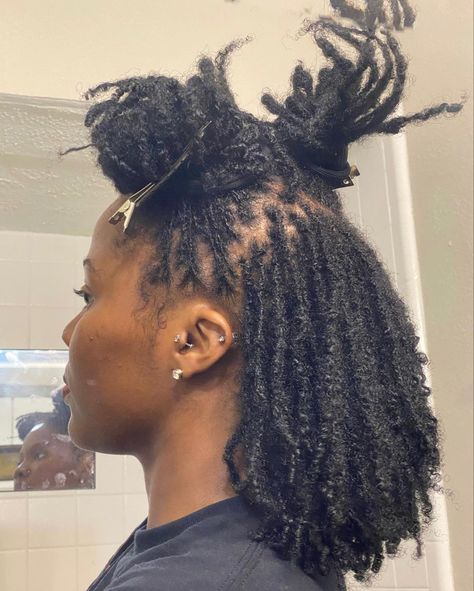 Microlocs On Thick Hair, Locs Small Parts, Locs Black Women Natural Hair, Microlocs Aesthetic, Microlocs Maintenance, Micro Locs Maintenance, Microlocs Grid, Small Locs Black Women, Locs Black Women