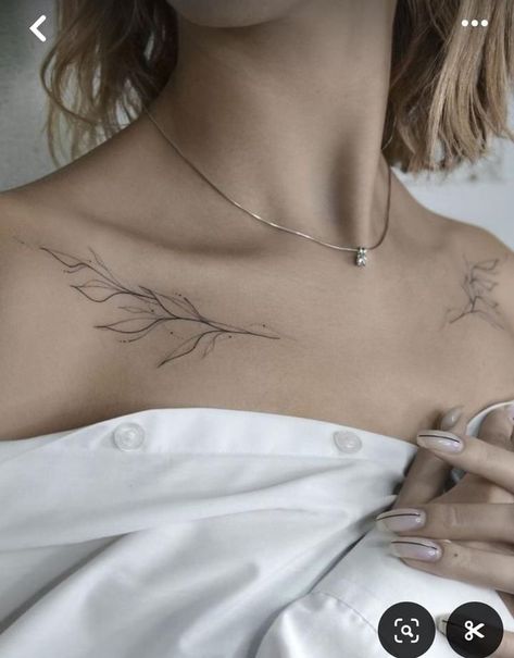 Under Collar Bone Tattoos, Clavicle Tattoo, Tattoo Line, Collar Bone Tattoo, Classy Tattoos, Tattoo Feminina, Elegant Tattoos, Feminine Tattoos, Little Tattoos