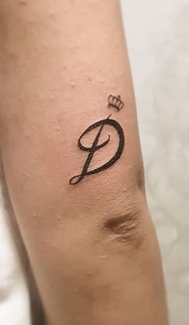 P Letter Tattoo Designs For Women, Jd Initial Tattoo, Letter D Tattoo Initials, D And A Letters Together Tattoo, Dp Initial Tattoo, D With Crown Tattoo, Initial D Tattoo, Japanese Letters Tattoo, Finger Letter Tattoos