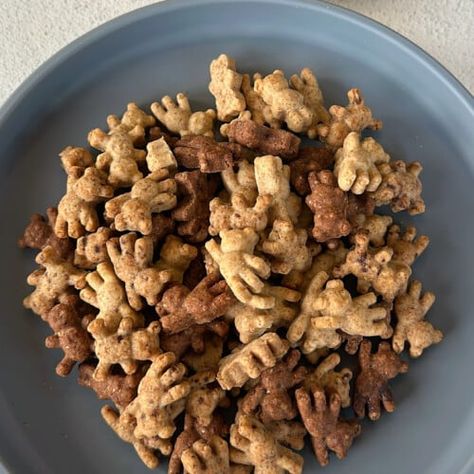 Homemade Teddy Grahams - Feeding Tiny Bellies Diy Teddy Grahams, Teddy Grahams Recipe, Teddy Graham Recipes, Homemade Teddy Grahams, Kids Homemade Snacks, Teddy Graham Snack Ideas, Chocolate Teddy Grahams, Tiny Bellies, Graham Recipe