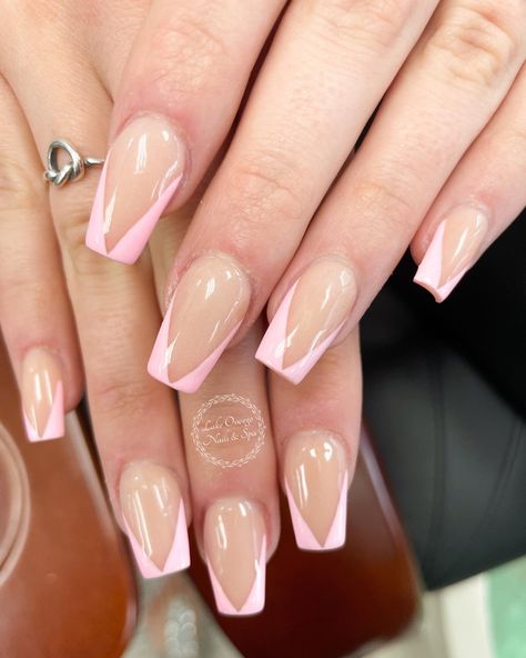 French Tip Nails Color Coffin, Pink French V Tip Nails, V Manicure French Tips, Triangle French Tip Nails Pink, Coffin V French Tip Nails, Cute Acrylic Nails French, Pink V Nails, French Tip Triangle Nails, Pink V Tip Nails