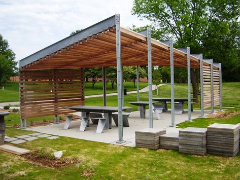 A picnic shelter with picnic tables in a city park Park Shade Structure, City Parks Design, Picnic Shelter, Modern Gazebo, Park Pavilion, Pavilion Architecture, Shelter Design, Landscape Structure, Outdoor Shelters