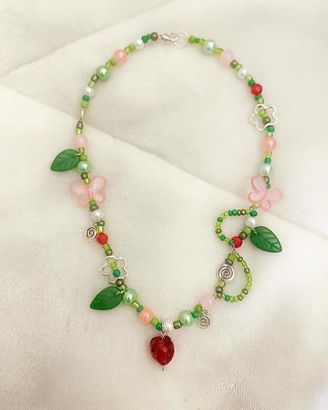 Strawberry Vine Necklace 🍓 $12 tags: #jewelry #smallbusiness #designer #fairycore #cottagecore #necklace #silver #necklaces #handmade #jewelrymaking #diy #fairy #dreamycore #gemstone #gem #wirewrap #fairyaesthetic #strawberry #vine Strawberry Vine, Strawberry Beads, Cottagecore Necklace, Vine Necklace, Strawberry Girl, Strawberry Necklace, Random Crafts, Strawberry Charm, Necklaces Handmade