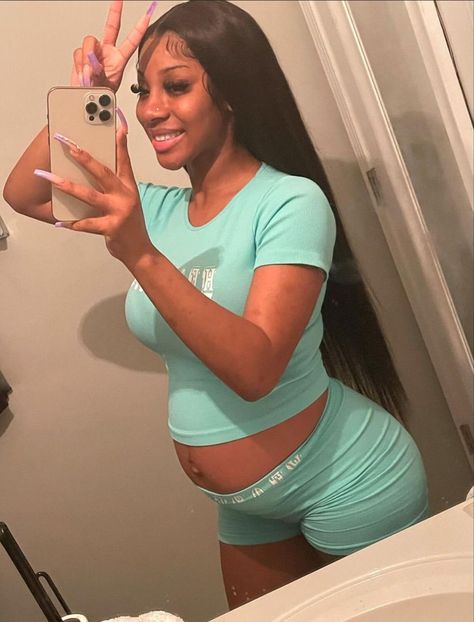 Pregnancy Outfits Black Women, Cute Pregnancy Photos, Summer Pregnancy Outfits, Mommy Daughter Photos, Pregnancy Videos, Outfits Black Women, Pregnancy Belly Photos, Cute Pregnancy Pictures, Mommy And Baby Pictures