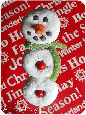 Christmas Party Ideas For Preschool | Powdered doughnuts threaded on a skewer make for fun snack and great ... Snowman Donuts, Snowman Treats, Donut Decorations, Holiday Crafts For Kids, Christmas Snacks, Themed Crafts, Christmas Goodies, Winter Crafts, Holiday Treats