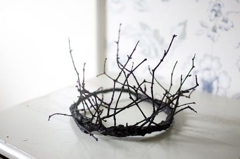 Diy Fairy Crown, Fairy Crowns Diy, Dark Fairy Costume, Crown Diy, Fairy Crown, Halloween Fairy, Diy Crown, Fairy Queen, Dark Fairy