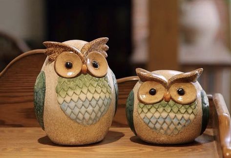 Owl Pottery, Owl Figurines, Clay Owl, Pottery Animals, Cerámica Ideas, Cup Art, Ceramic Owl, Owl Decor, Owl Painting