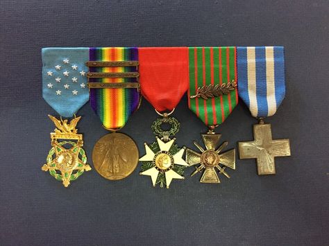 AEF - Sergeant Alvin York replica medal set. From L to R: Congressional Medal of Honor; World War I Victory Medal; Ordre national de la Légion d'honneur; Croix de guerre 1914–1918; and the Croce al Merito di Guerra. WW1. Ww1 American, Ww1 History, Expeditionary Force, Military Medals, Medal Display, Medal Of Honor, Coconut Rice, Military Heroes, Lab