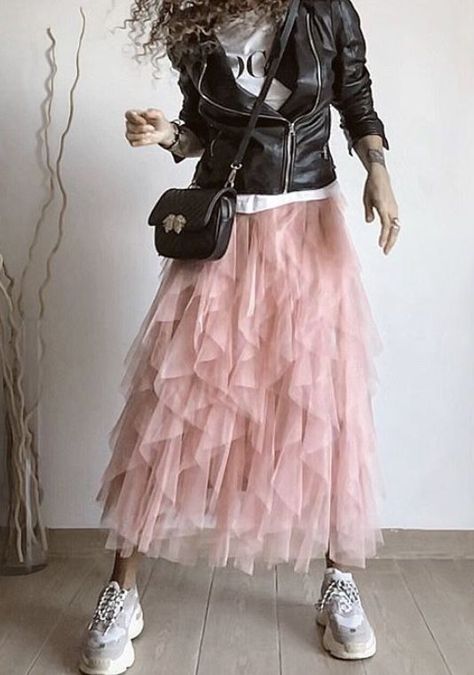 Tulle Skirt Outfit Casual Street Style, Tulle Skirt Outfits Casual, Skirt Outfit Casual, Tulle Skirts Outfit, Rok Outfit, Tule Rok, Gonna In Tulle, Pink Tulle Skirt, Olsen Twins